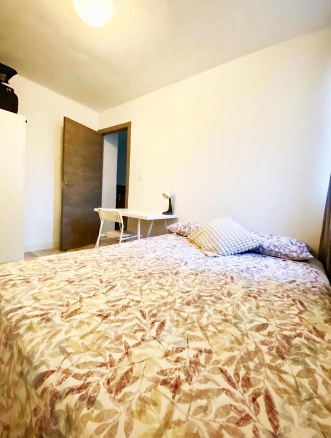 Valencia Guest Rooms Near The Beach In Shared Apartment Exterior photo