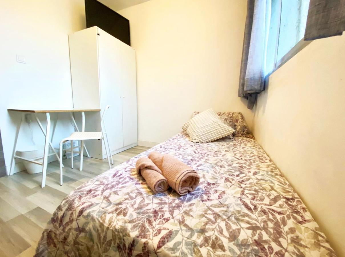 Valencia Guest Rooms Near The Beach In Shared Apartment Exterior photo